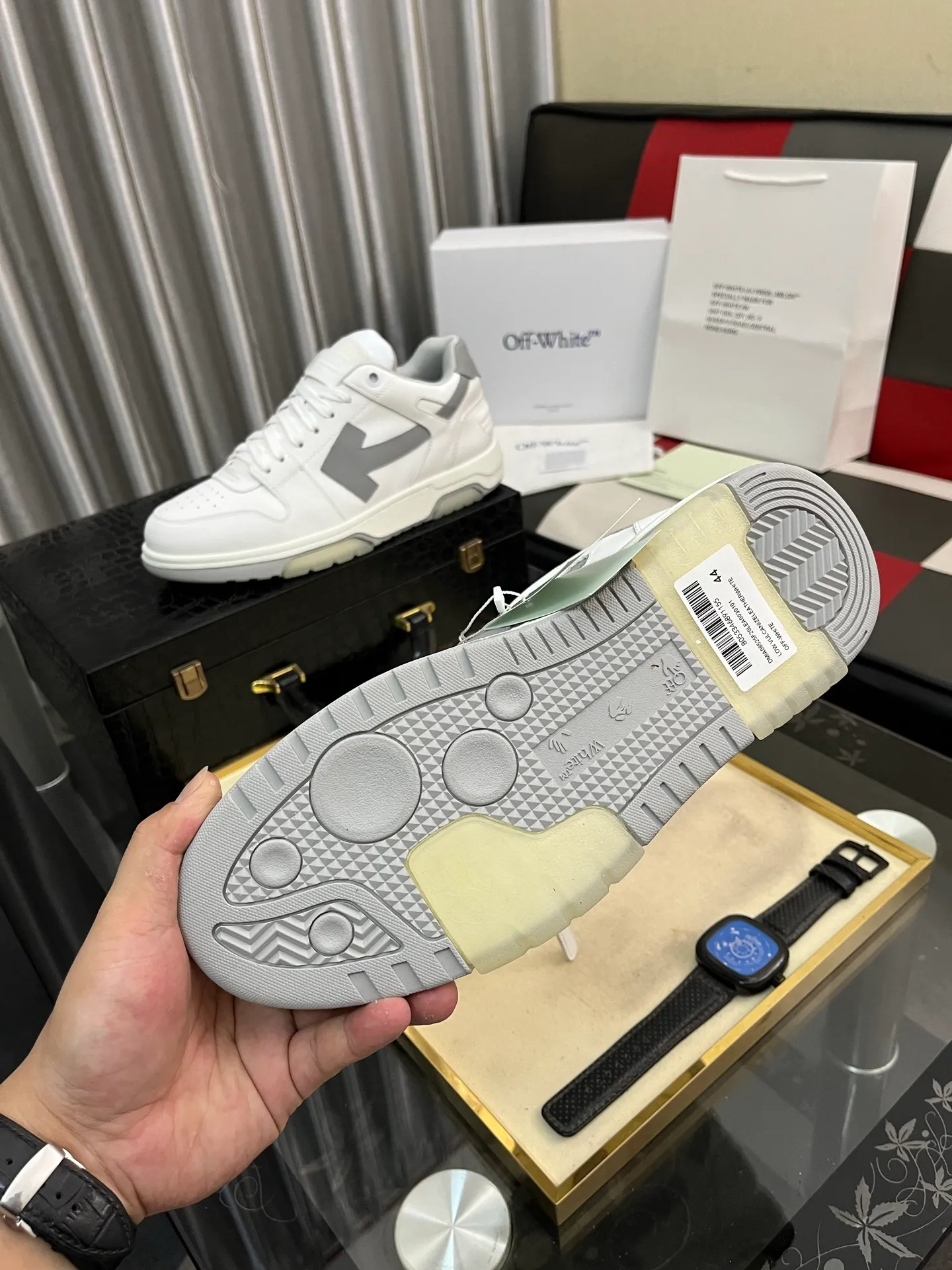 Men's shoes 💰600⌚️⌚️ OFF-White C/O VirGil Abloh fashionable and versatile casual shoes. Exclusive first release of the new model. Made of environmentally friendly cowhide leather and mesh fabric upper material. The insole is embedded with foam cushioning EVA material. The correct midsole is equipped with EVA lightweight cushioning. External tooth nail rubber outsole. The correct accessories can be customized simultaneously. Women's model: 35-40 Men's model: 39-45